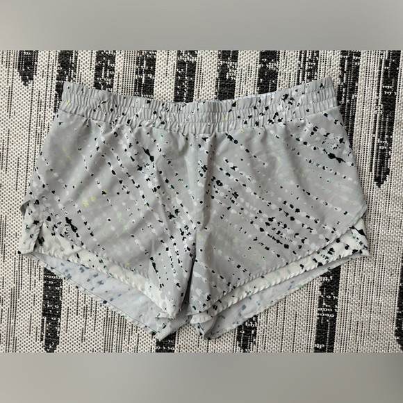 Women’s Fabletics running short size large. - Picture 1 of 4